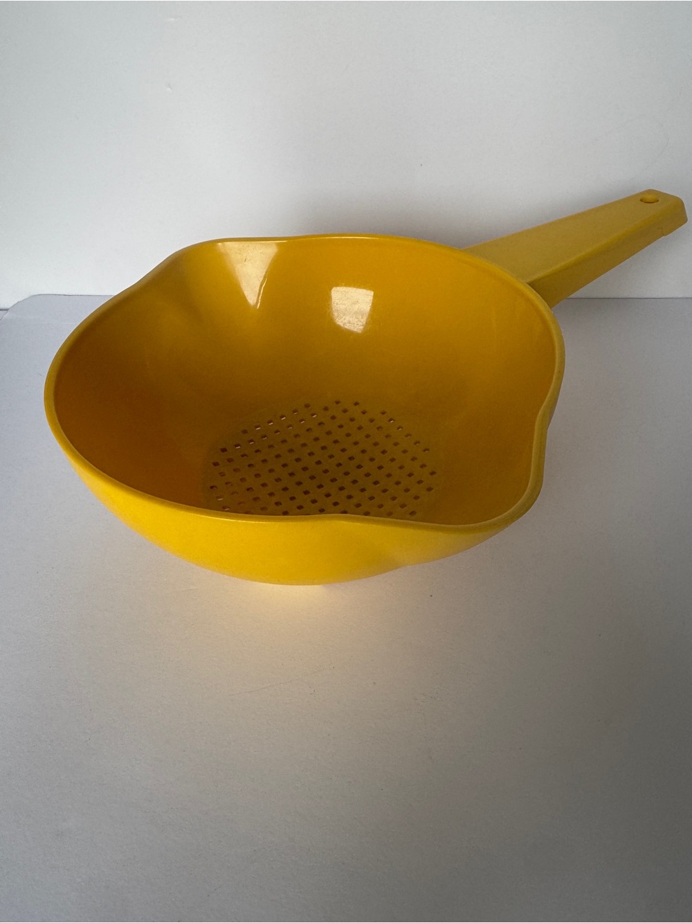 Vintage Tupperware yellow straining colander with handle and spout
